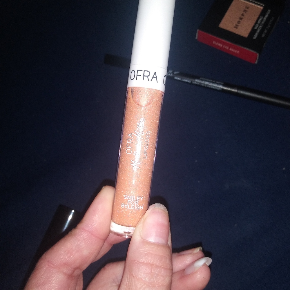 High-end makeup - Picture 3 of 5